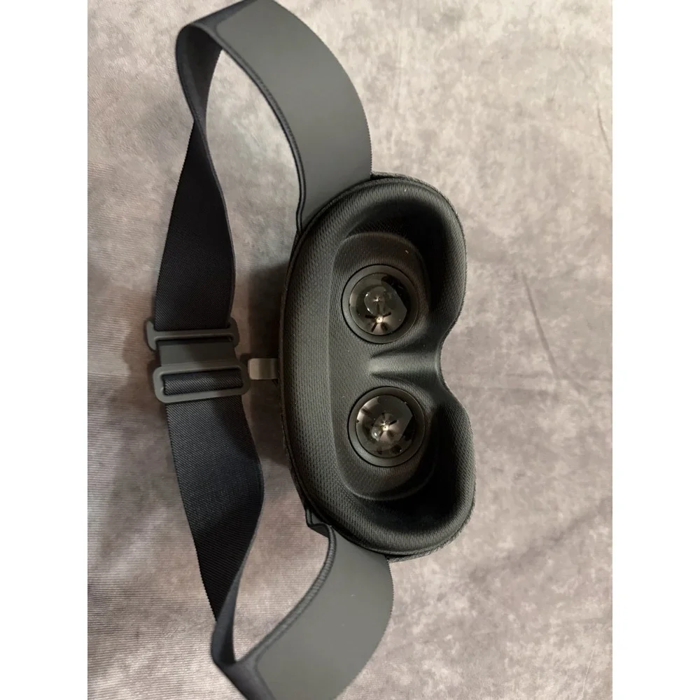 Google Daydream View Smartphone VR Headset Gray/Black Fabric & Plastic